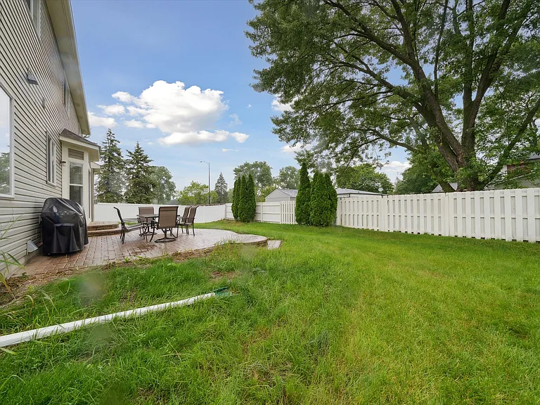 4976 Saddle Brook Ct — Photo 46
