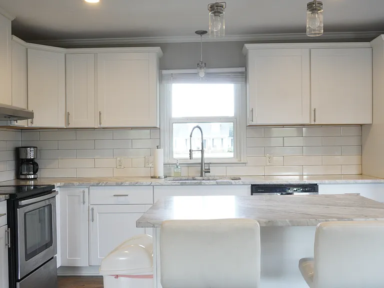 721 Maynard Ln — Photo 10