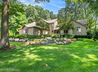 1105 Winding Way Ct, Milford, MI