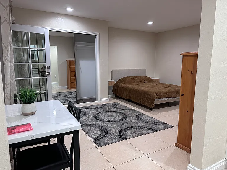 200 S Palm Dr — Photo 3
