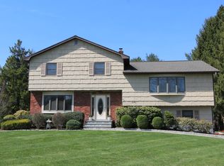 2975 Saddle Ridge Dr, Yorktown Heights, NY 10598