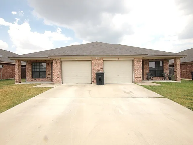 1509 Nicholas Cir — Photo 1