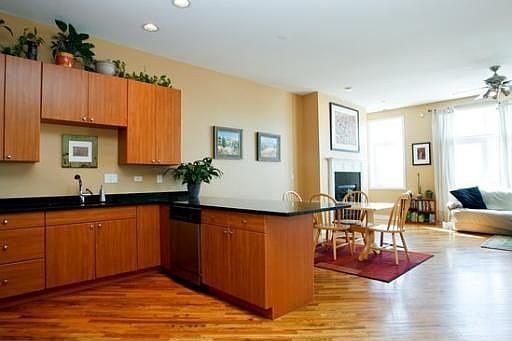4th image of 2052 W Chicago Ave APT 4