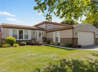 951 Wampum Ct, Carol Stream, IL 60188