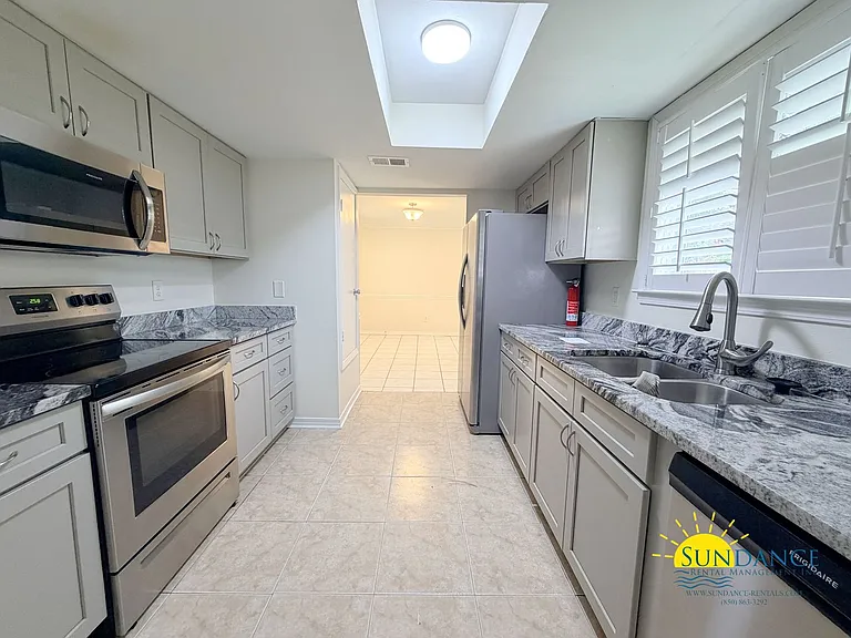 139 Scranton St — Photo 7