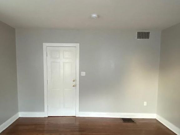 416 E Churchwell-Livingroom 2_11172021