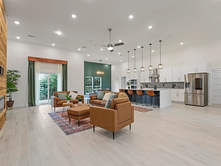 4013 Legend Trl — Photo 19