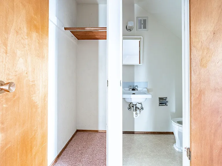 3615 & 3621 Town Home Apartments — Photo 17