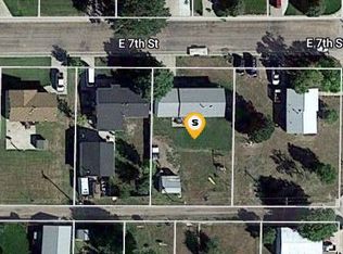 717 E 7th St, Oakley, KS 67748