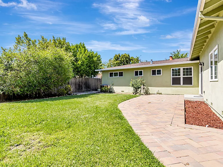 1070 Morningside Dr — Photo 35