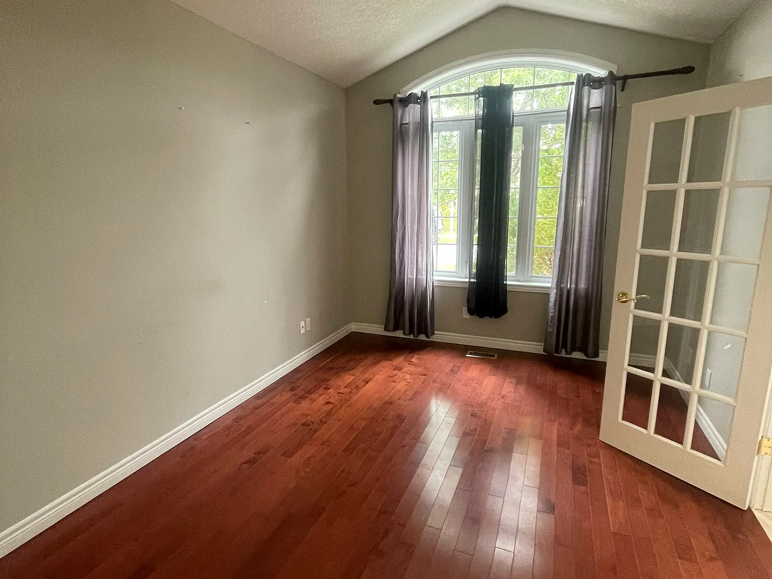 3 bed, 2.5 bath, 2200 sqft, $2,799 — Photo 2