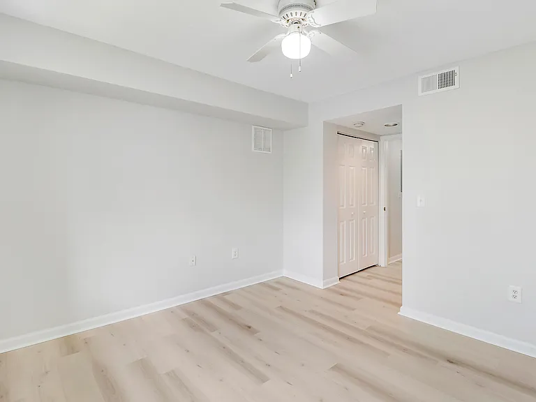 121 SW Palm Dr #306 — Photo 16