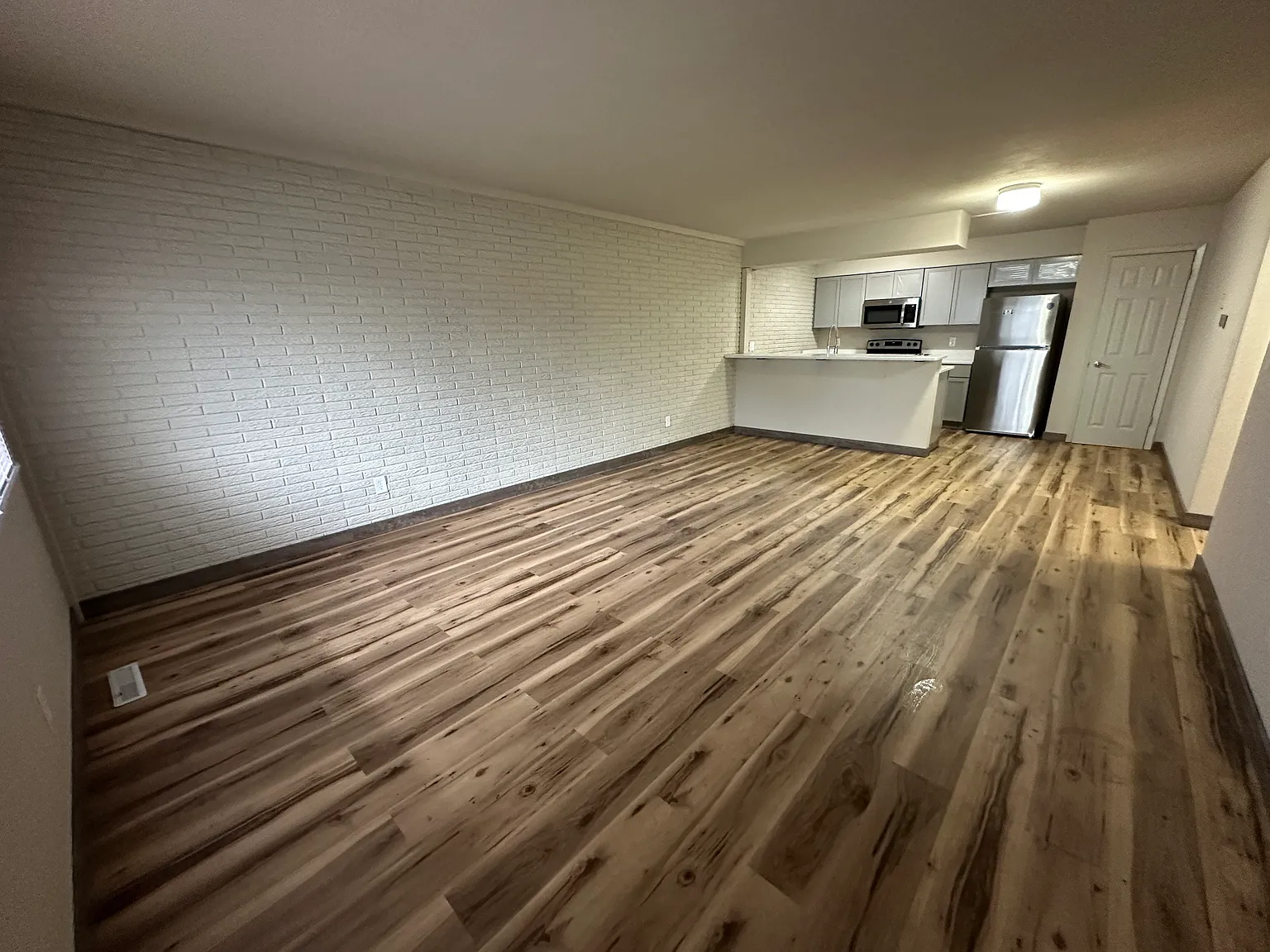 2 bed, 815 sqft, $1,300 — Photo 2