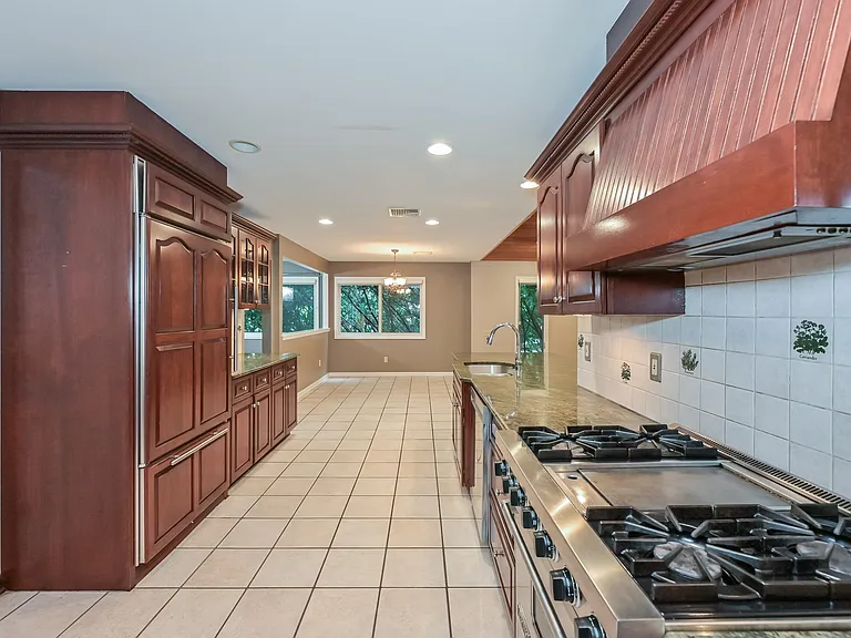 135 Elmwood Ave — Photo 8