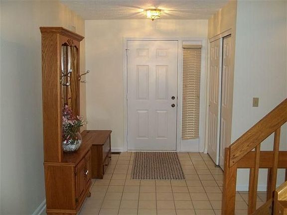 3rd image of 16 Sunburst Cir