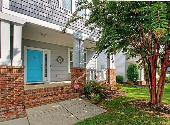3rd image of 121 E Fenway Ave