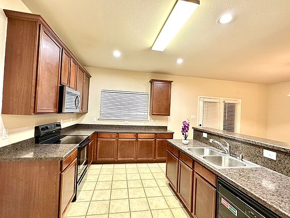 5th image of 8649 Star Thistle Dr