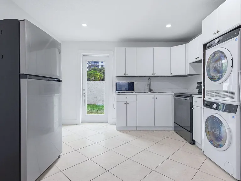 1015 NE 17th Ave — Photo 10