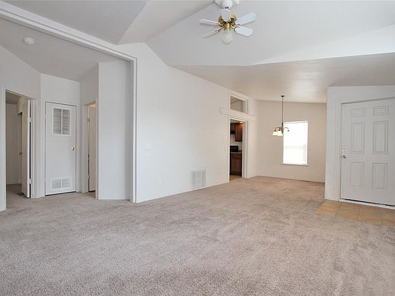 4th image of 1455 W Dakota Ave