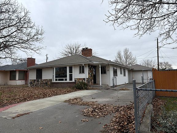 2nd image of 225 SW 7th Pl