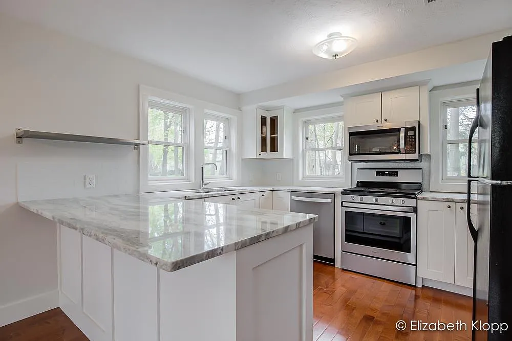 2021 Jefferson Dr SE — Photo 1