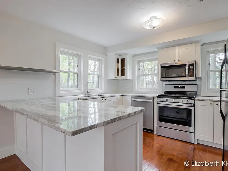 2021 Jefferson Dr SE #RR — Photo 1