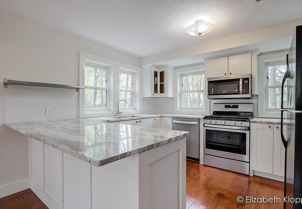 1st image of 2021 Jefferson Dr SE #Rr