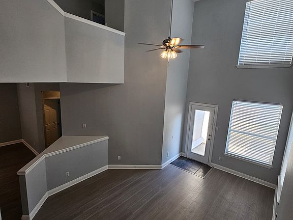 3rd image of 9814 Walnut Hill Dr
