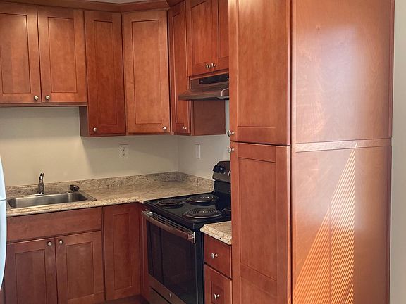 3rd image of 440 California St #1