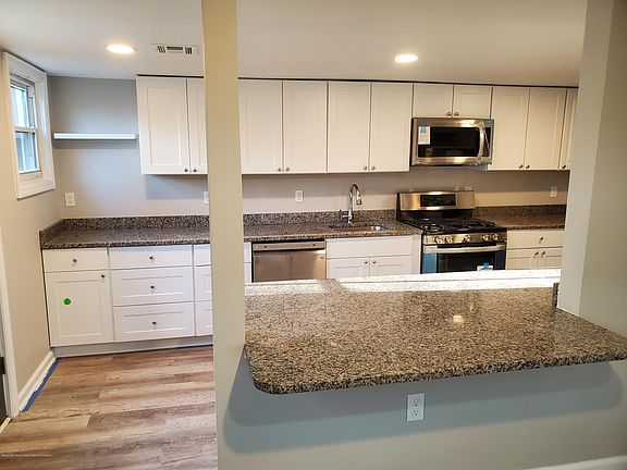 2nd image of 901 S Brynwood Dr