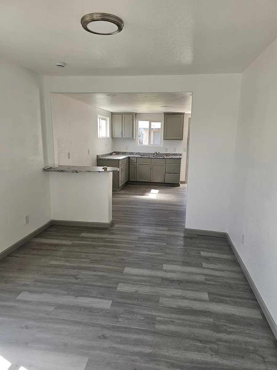 Building Photo - 2903 N Gurr Rd