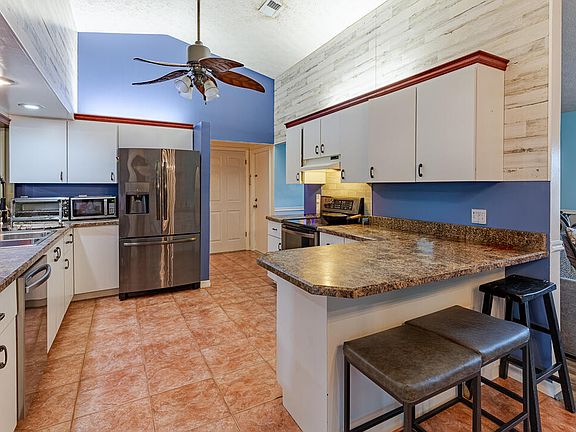 2nd image of 418 SE Langfield Avenue