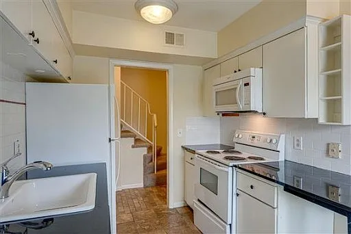 1900 Richard Jones Rd #V2 — Photo 3