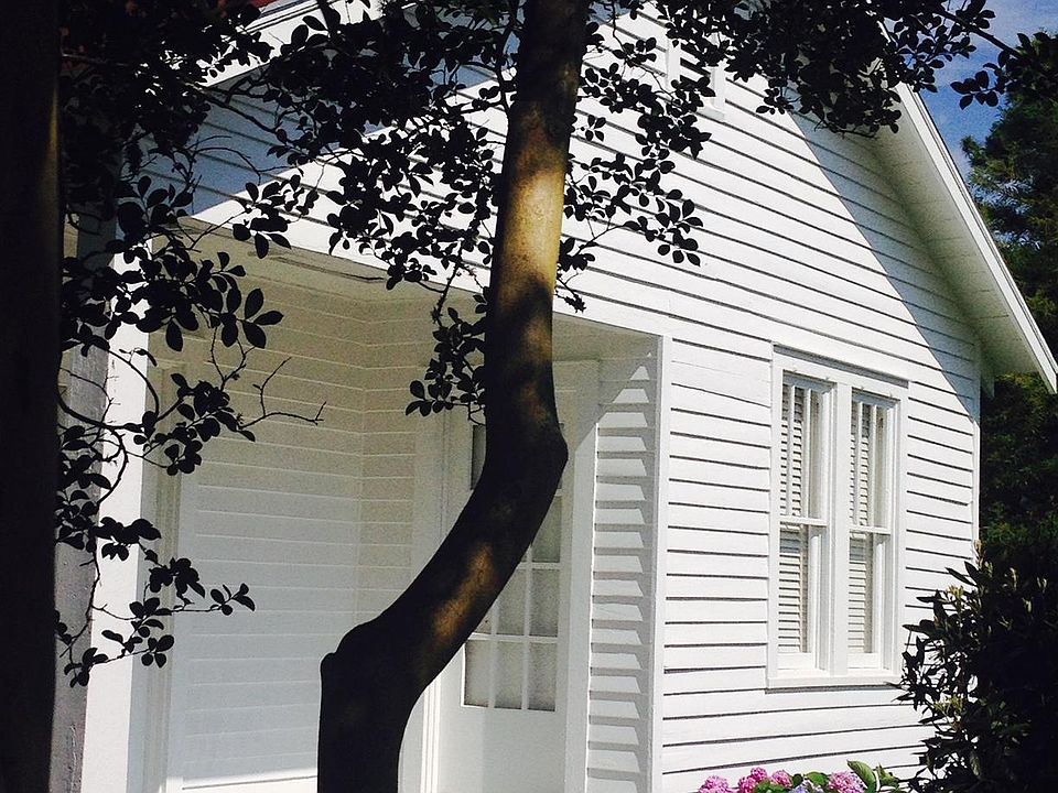 1st image of 201 Leonard St