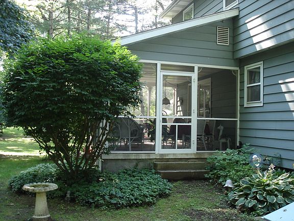 Back of house-screen porch