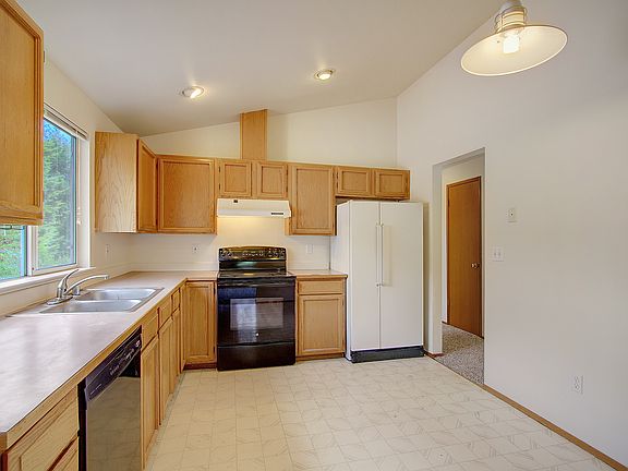 5th image of 11712 Roosevelt Way NE