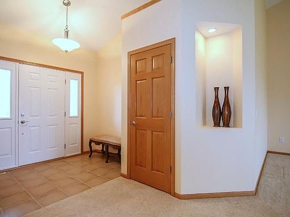 3rd image of 1039 Drumlin Dr