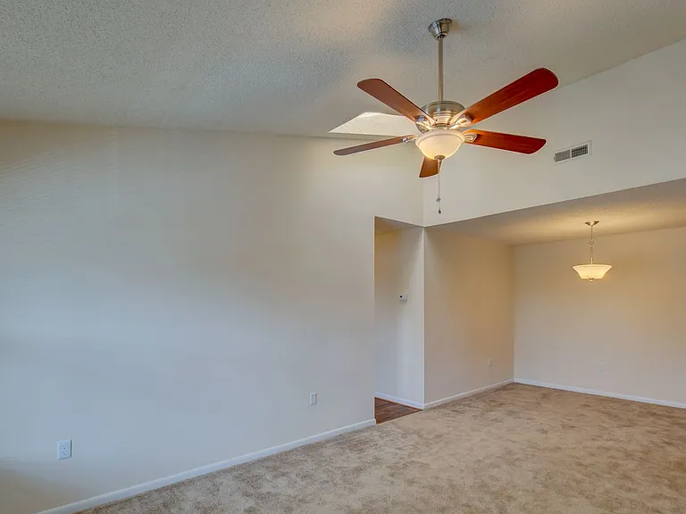 Stonebridge Apartments — Photo 16