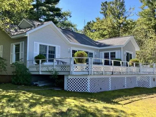 38500 Beaver Dr, Beaver Island, MI 49782