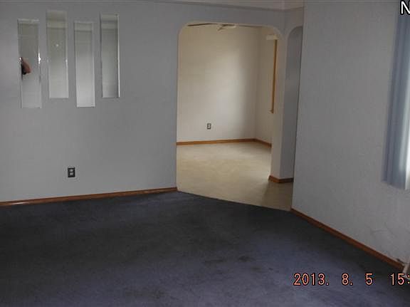 4th image of 4522 Lincoln Ave