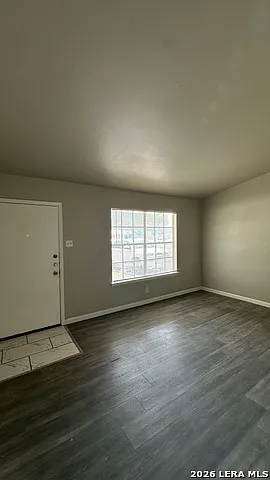 3 bed, 1.0 bath, 1008 sqft, $1,400 — Photo 2