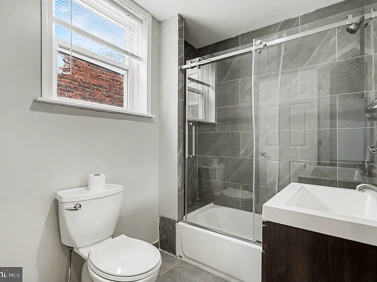 2238 Oakford St — Photo 22