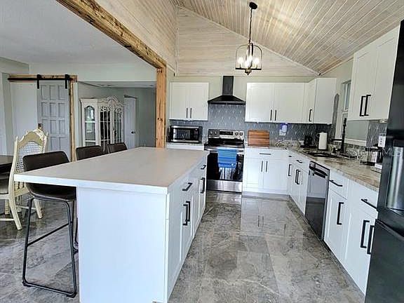 3rd image of 654 Madrid Dr
