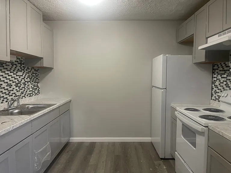 152 E Vienna St — Photo 1