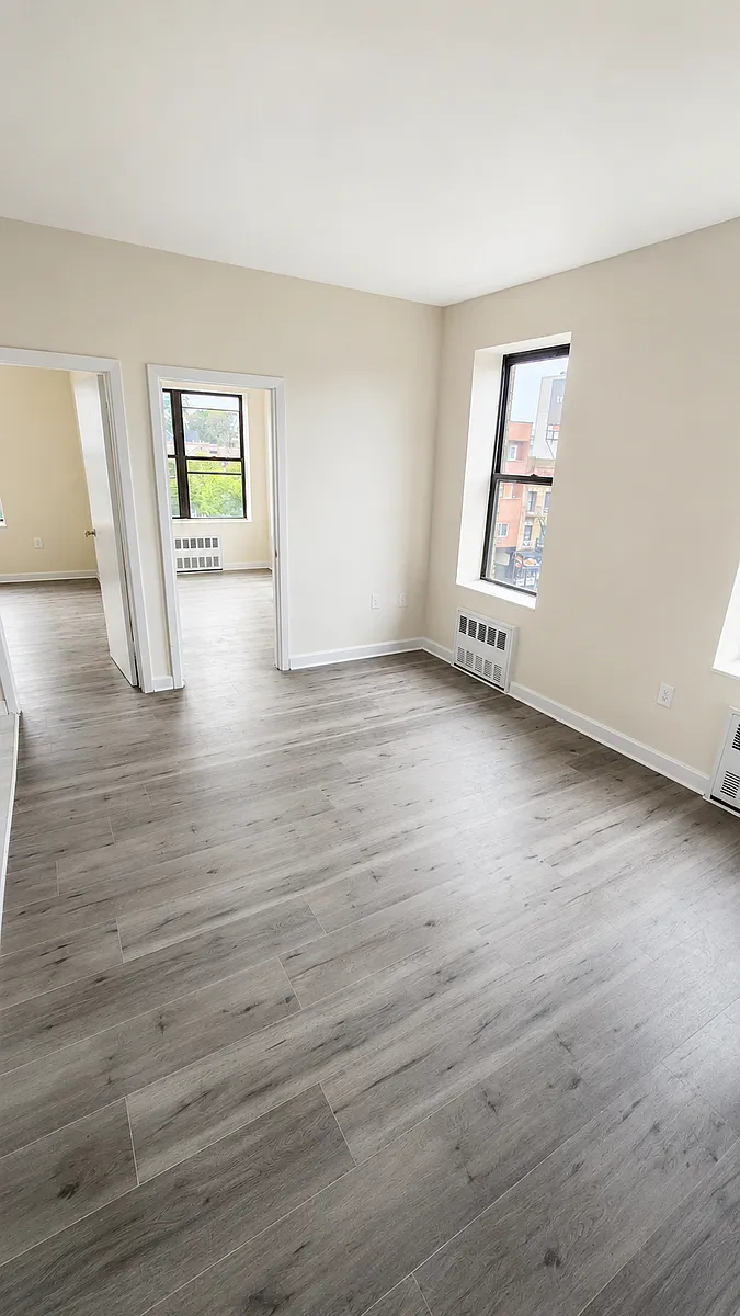 Building Photo - 10422 Northern Blvd #4C