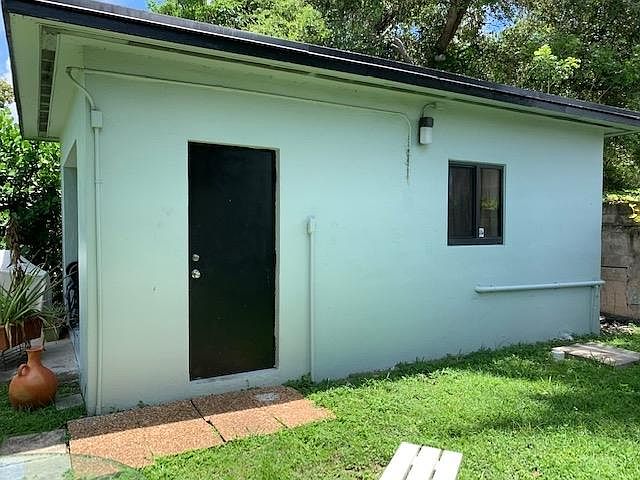 1st image of 17 Avenue Coral Way