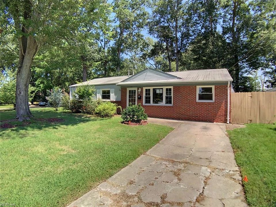 1st image of 300 Dodge Dr