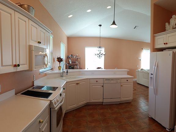 3rd image of 125 Coquina Key Dr