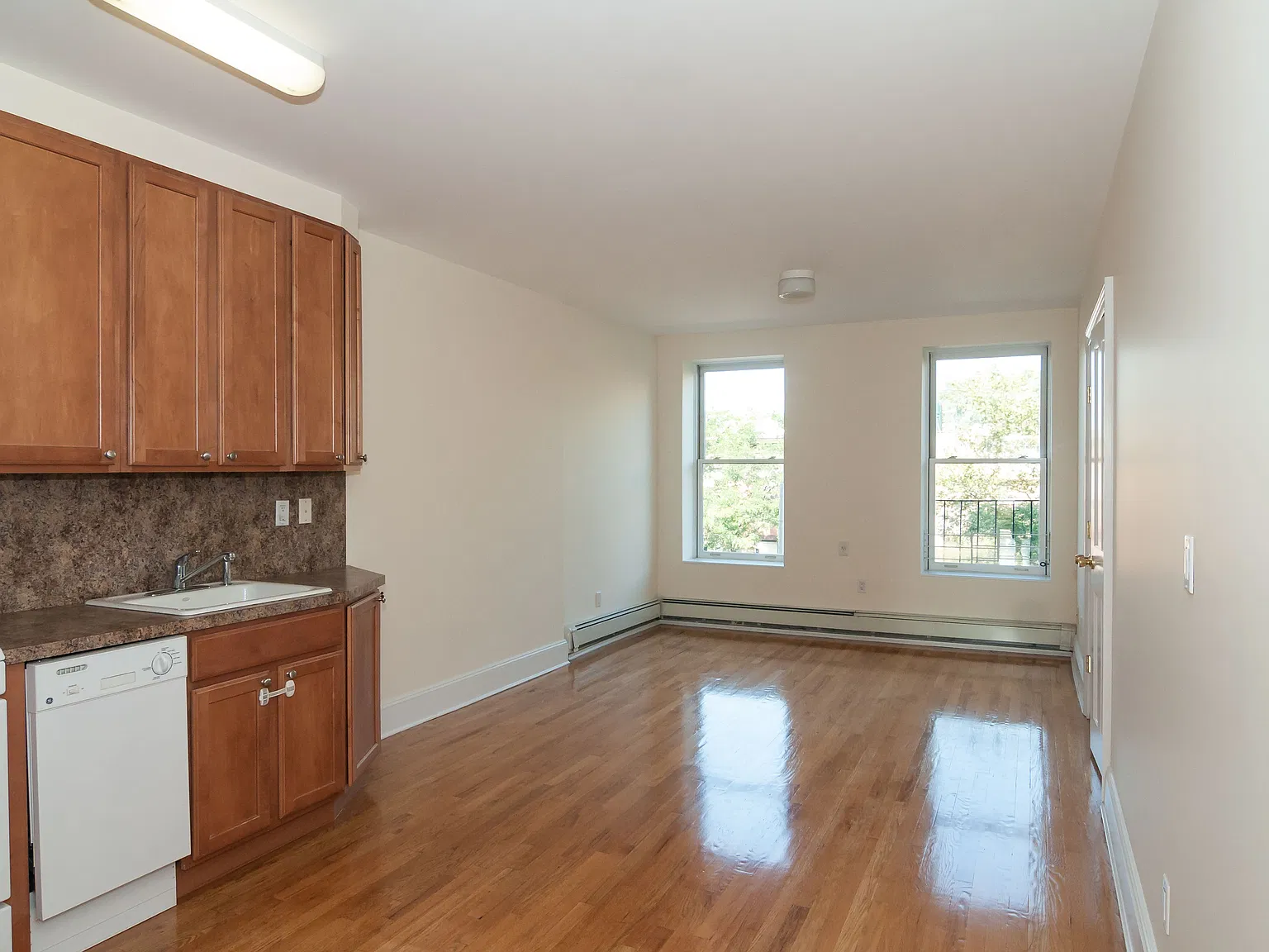 435 Court Street — Photo 2