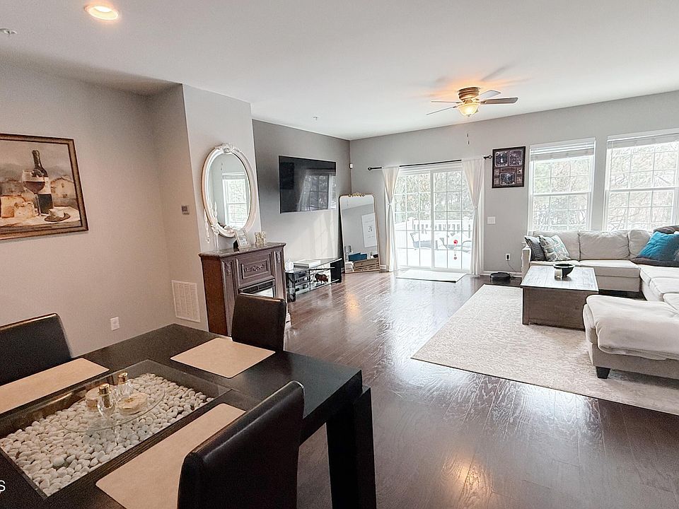 1st image of 110 Halliard Dr